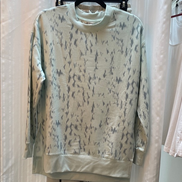 Green Patterned Sweatshirt and Pants Set - Picture 2 of 5